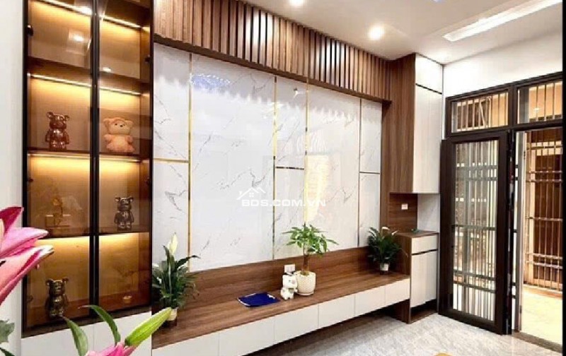 BAN NHÀ TRUNG TÂM HUYỆN , NGÕ NÔNG Ô TÔ ĐỖ CỬA 40m/ 5 TẦNG CHỈ 4 TỶ