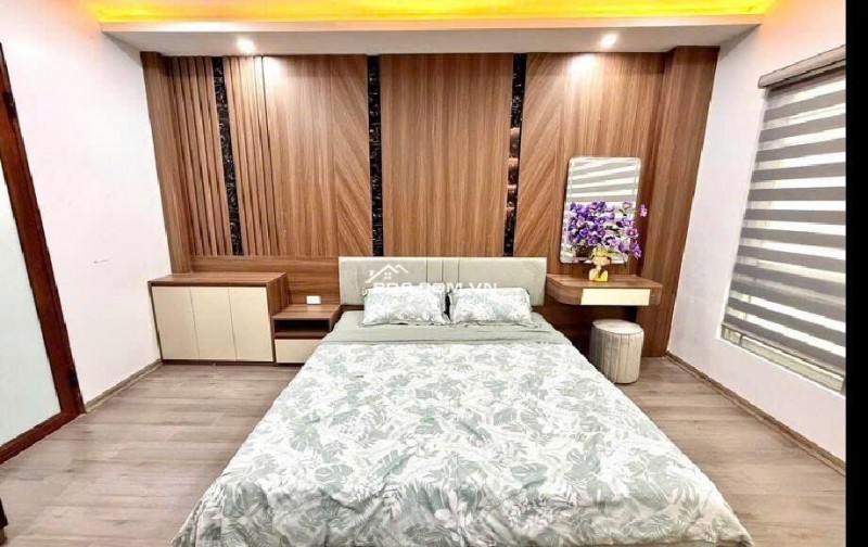 BAN NHÀ TRUNG TÂM HUYỆN , NGÕ NÔNG Ô TÔ ĐỖ CỬA 40m/ 5 TẦNG CHỈ 4 TỶ
