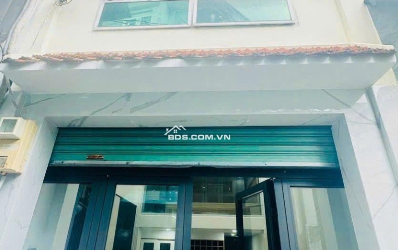 Tuyệt vời! Dựa trên thông tin bạn cung cấp, đây là một vài tiêu đề gợi ý, đáp ứng các yêu cầu của bạn:

**Gợi ý 1:**

Nhà xinh hẻm Quang Trung, Gò