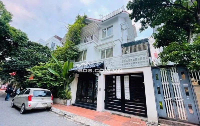 Bán nhà Hoàng Hoa Thám, Ba Đình, ngõ oto, gần mặt phố, 160m2, mặt tiền 12m, 22 tỷ.