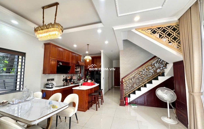 BIỆT THỰ SÂN VƯỜN ĐẸP SIÊU PHẨM – SÁT TT THỦ ĐỨC-373M2 -15X25 CHỈ14 TỶ(TL)