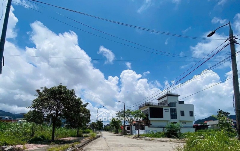 Ra hàng siêu phẩm 1 lô Green Park Cẩm Phả DT 80m 2 mặt tiền quay vườn hoa
