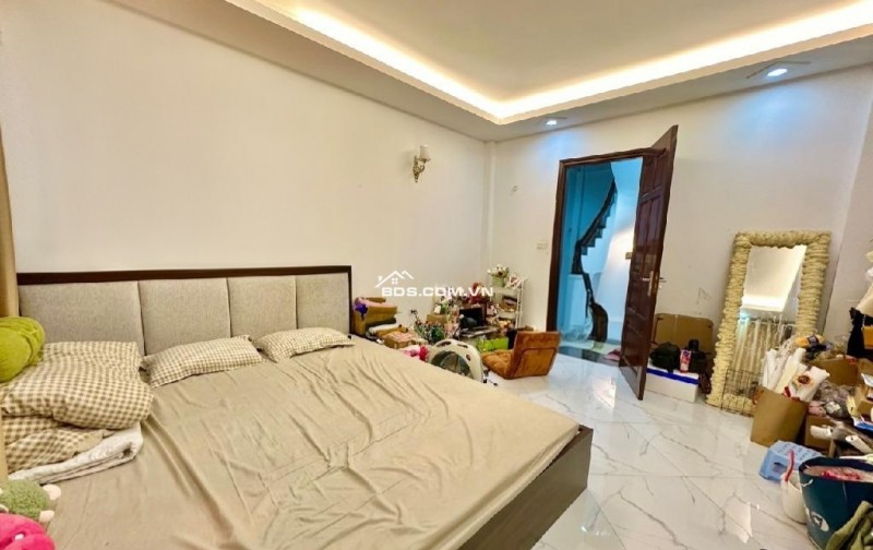 Bán nhà phố Thanh Nhàn, 40 m2, 5 T, ngõ thông, gần ô tô tránh, giá 6,15 tỷ