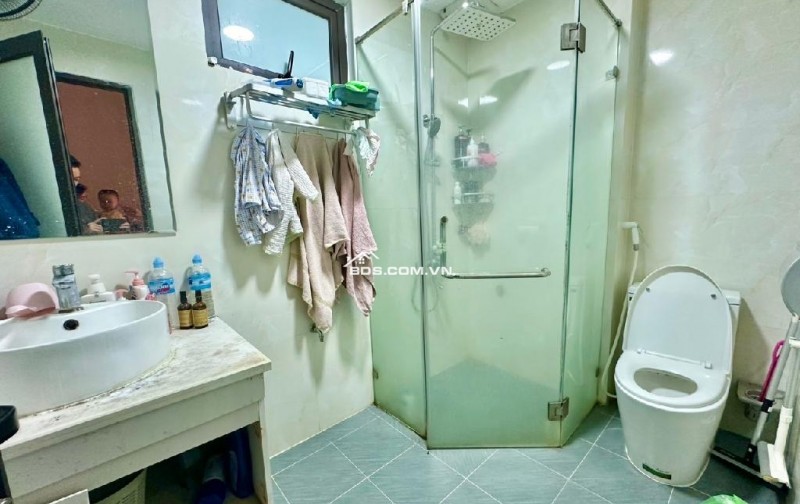 Bán nhà phố Thanh Nhàn, 40 m2, 5 T, ngõ thông, gần ô tô tránh, giá 6,15 tỷ