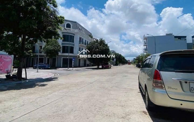 Ra hàng siêu phẩm 1 lô Green Park Cẩm Phả DT 80m 2 mặt tiền quay vườn hoa