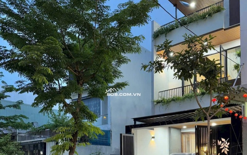 NHÀ ĐẸP 3 TẦNG NGAY TRUNG TÂM HÒA XUÂN, MẶT TIỀN ĐƯỜNG 7,5M