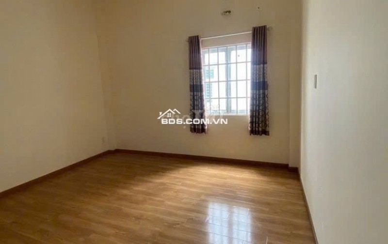 Mặt Tiền cạnh công viên đường số 31 P10 Q6 DT: (4x16) Giá 8 tỷ