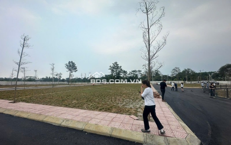 BÁN GẤP LÔ ĐÂT HẠ TẦNG ĐẸP NHẤT HÒA LẠC