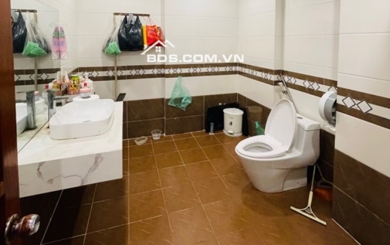 HẠ SỐC 600 TRIỆU – CHỈ CÒN 12 TỶ – NHÀ MỚI 7 TẦNG THANG MÁY PHÂN LÔ VỈA HÈ HOÀNG ĐẠO THÀNH