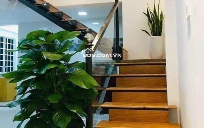 Cần bán nhà mặt tiền Nguyễn Chí Thanh - Hải Châu, 82 m2, 3  tầng, giá hơn 8 tỷ