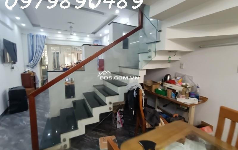 Cần bán nhà mặt tiền Nguyễn Chí Thanh - Hải Châu, 82 m2, 3  tầng, giá hơn 8 tỷ