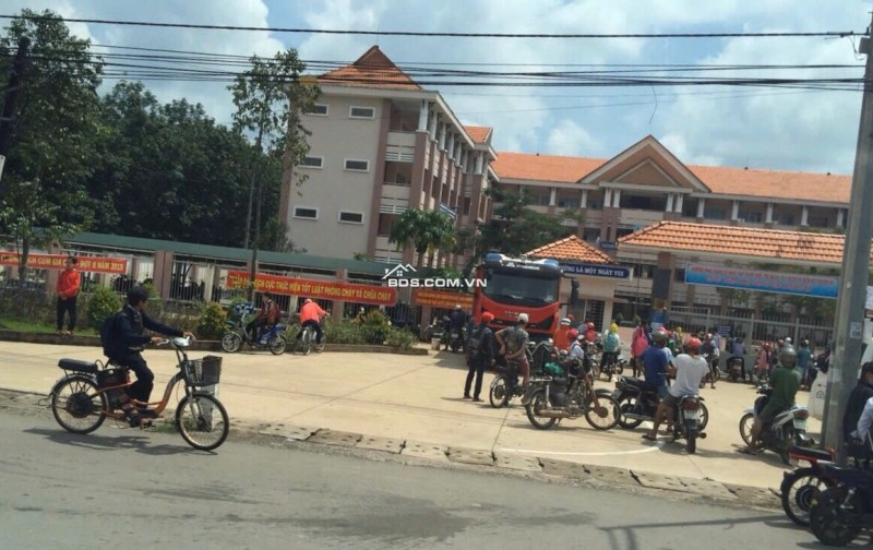 ĐÁO HẠN NGÂN HÀNG BÁN 1001M2 ĐẤT SHR NGAY KCN ĐANG HOẠT ĐỘNG. GIÁ 180TR