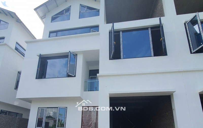Bán biệt thự Vạn Xuân có sổ đỏ, hàng xóm Ciputra - DT 180m2 MT 12m 3 tầng 1 hầm - Giá đầu tư 38 tỷ