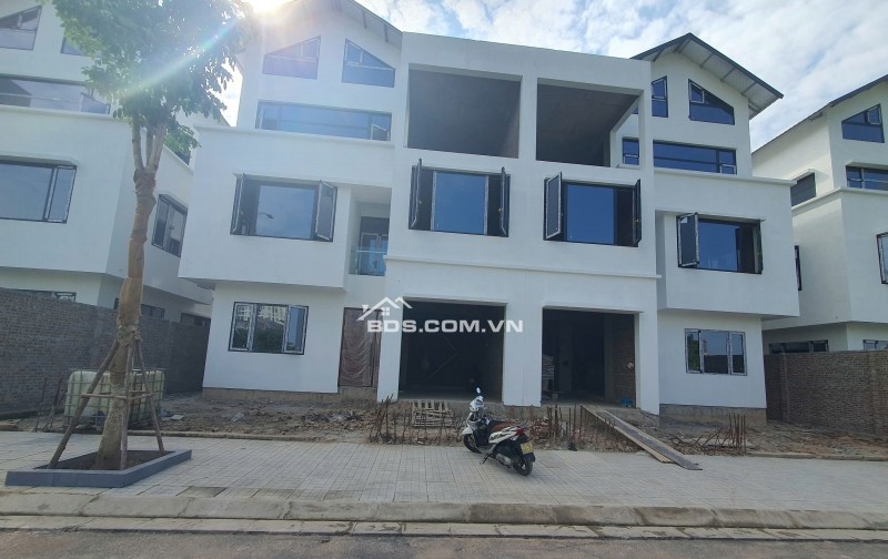 Bán biệt thự Vạn Xuân có sổ đỏ, hàng xóm Ciputra - DT 180m2 MT 12m 3 tầng 1 hầm - Giá đầu tư 38 tỷ
