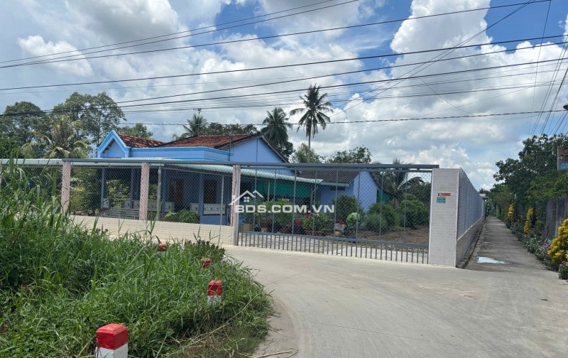 HH 2% MG - Bán nhanh lô góc 2 mặt tiền Lê Văn Tâm 4m, giá 1 tỷ 250 liền kề TP Tân An