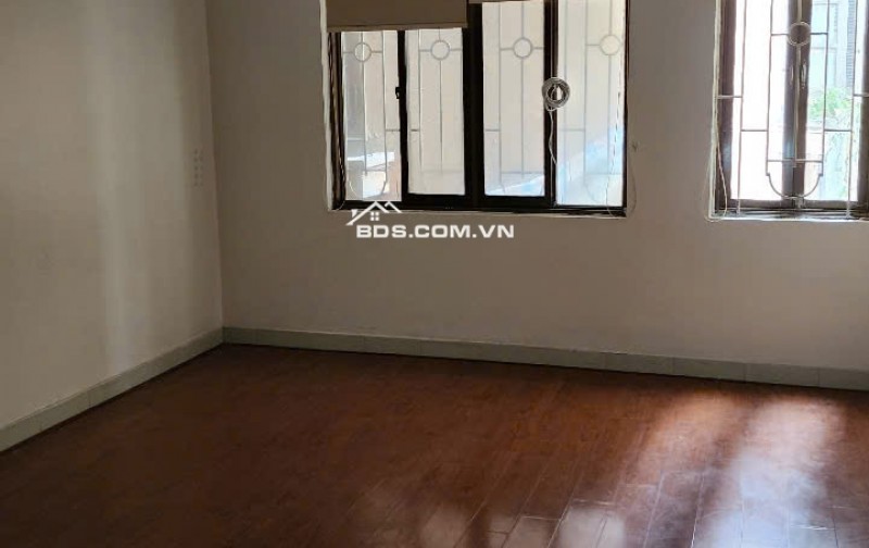 Cho thuê nhà phố Hào Nam – Đống Đa, 30m² x 4.5 tầng – Gần ô tô – Kinh doanh hoặc ở gia đình – Giá 11 triệu