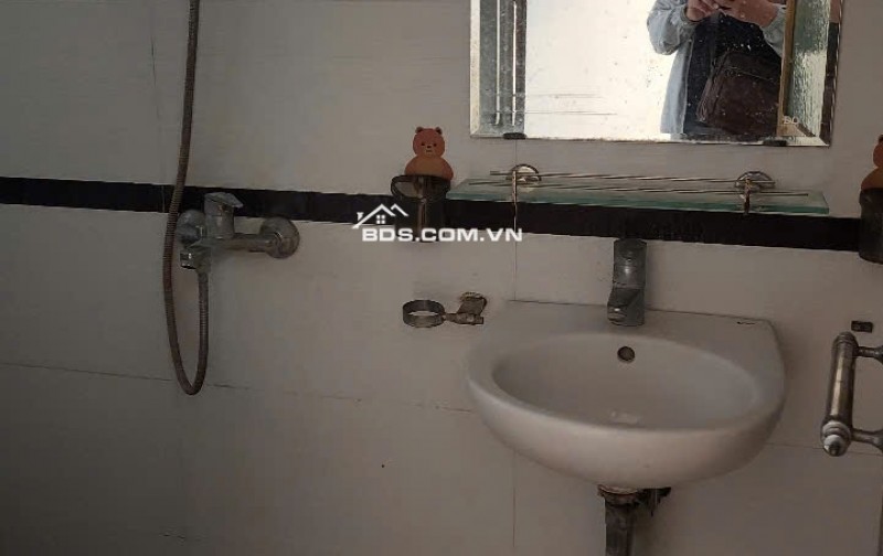 Cho thuê nhà phố Hào Nam – Đống Đa, 30m² x 4.5 tầng – Gần ô tô – Kinh doanh hoặc ở gia đình – Giá 11 triệu
