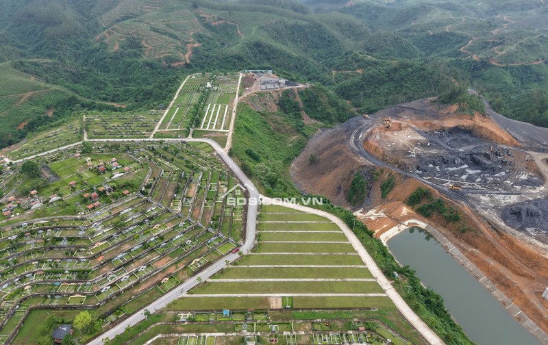 Cần bán 48,16m2 đất nghĩa trang Lạc Hồng Viên đồi thổ hướng Nam