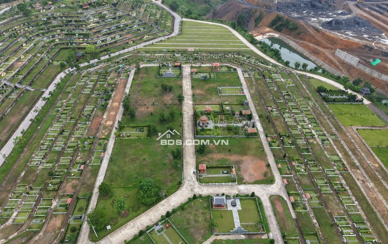 Cần bán 48,16m2 đất nghĩa trang Lạc Hồng Viên đồi thổ hướng Nam