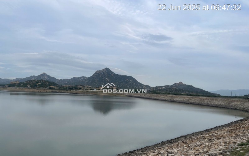 Kẹt tiền bán 6640m2 giá 3,2 tỷ, sổ đỏ, gần khu du lịch Mũi Dinh, Ninh Phước, Ninh Thuận