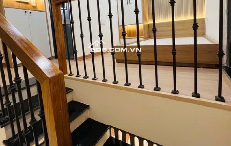 3.85 tỷ Hai Bà Trưng - Nhà đẹp full nội thất sẵn ở. Dân xây kiên cố chắc chắn, ngõ rộng ba gác đỗ cửa.