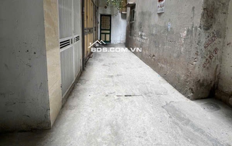 3.85 tỷ Hai Bà Trưng - Nhà đẹp full nội thất sẵn ở. Dân xây kiên cố chắc chắn, ngõ rộng ba gác đỗ cửa.