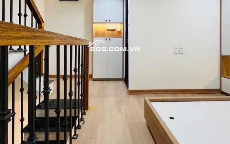 3.85 tỷ Hai Bà Trưng - Nhà đẹp full nội thất sẵn ở. Dân xây kiên cố chắc chắn, ngõ rộng ba gác đỗ cửa.