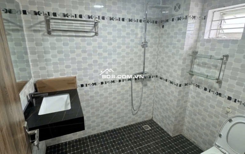 Bán nhà Định Công - Ngõ nông, dân xây sẵn ở - 2 thoáng 43m2 giá 9.6 tỷ