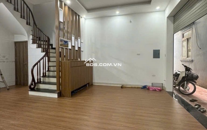 Bán nhà Định Công - Ngõ nông, dân xây sẵn ở - 2 thoáng 43m2 giá 9.6 tỷ