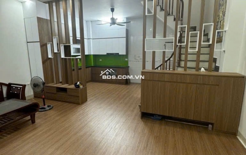 Bán nhà Định Công - Ngõ nông, dân xây sẵn ở - 2 thoáng 43m2 giá 9.6 tỷ