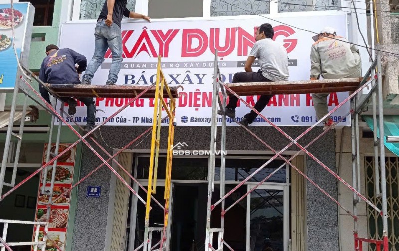 BÁN GẤP NHÀ 1 TRỆT 1 LẦU 1 SÂN THƯỢNG - MẶT TIỀN HUỲNH TỊNH CỦA - PHƯỜNG PHƯỚC LONG