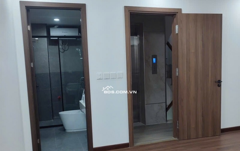 Bán Nhà Hoàng Hoa Thám: 7.9 Tỉ, MT 4.8m ,Sổ Vuông 30m..Thang Máy