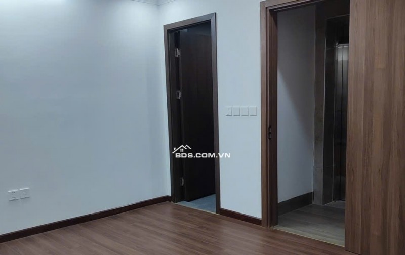 Bán Nhà Hoàng Hoa Thám: 7.9 Tỉ, MT 4.8m ,Sổ Vuông 30m..Thang Máy