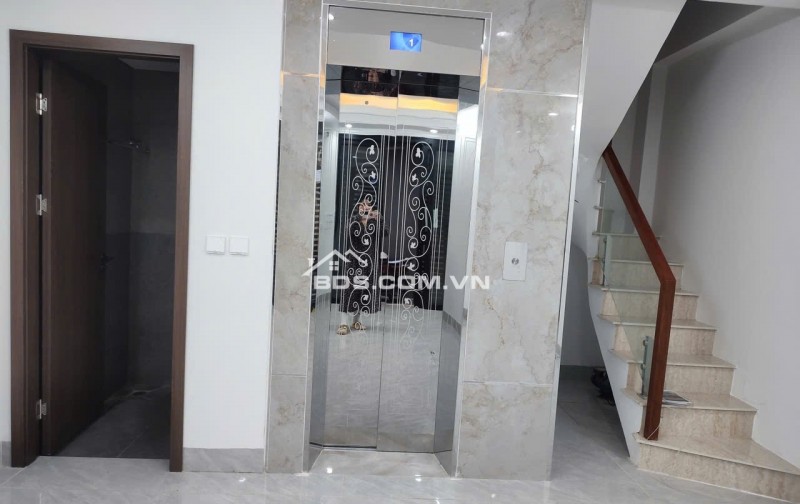 Bán Nhà Hoàng Hoa Thám: 7.9 Tỉ, MT 4.8m ,Sổ Vuông 30m..Thang Máy