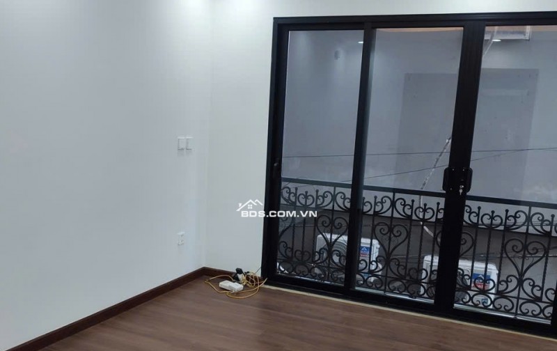 Bán Nhà Hoàng Hoa Thám: 7.9 Tỉ, MT 4.8m ,Sổ Vuông 30m..Thang Máy