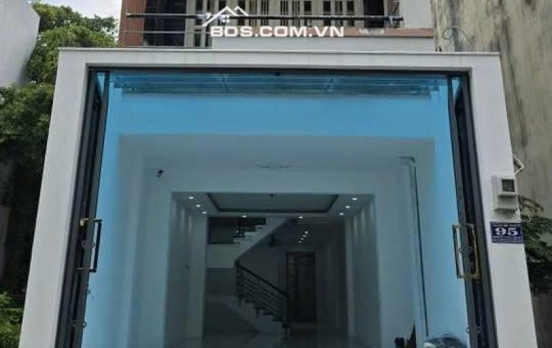 Cho thuê nhà nguyên căn 3 lầu, mặt tiền đường nhựa 10m tiện kinh doanh
