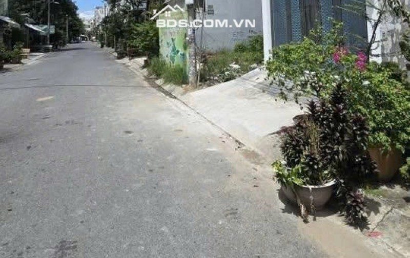 Cho thuê nhà nguyên căn 3 lầu, mặt tiền đường nhựa 10m tiện kinh doanh