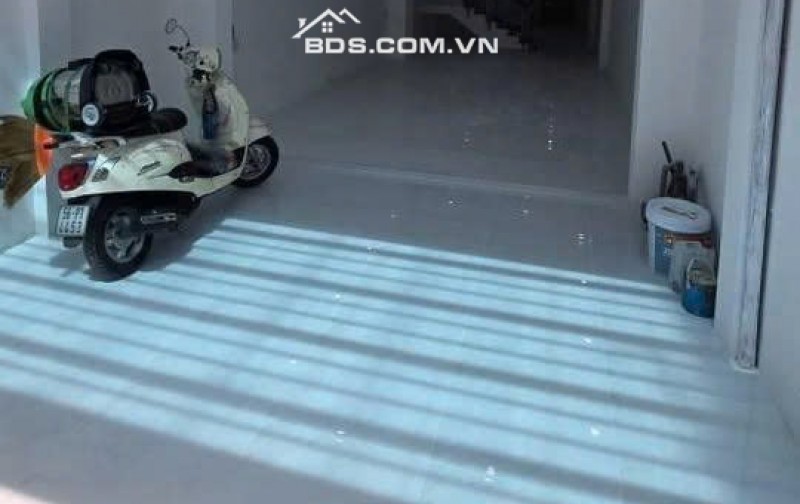 Cho thuê nhà nguyên căn 3 lầu, mặt tiền đường nhựa 10m tiện kinh doanh