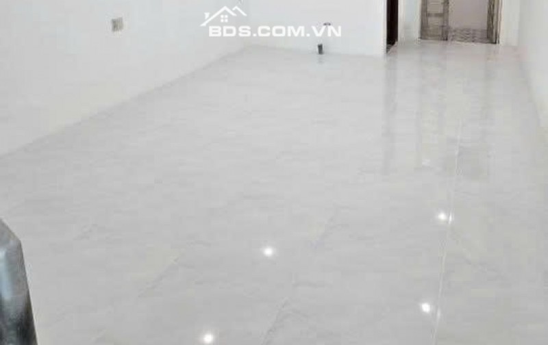 Cho thuê nhà nguyên căn 3 lầu, mặt tiền đường nhựa 10m tiện kinh doanh