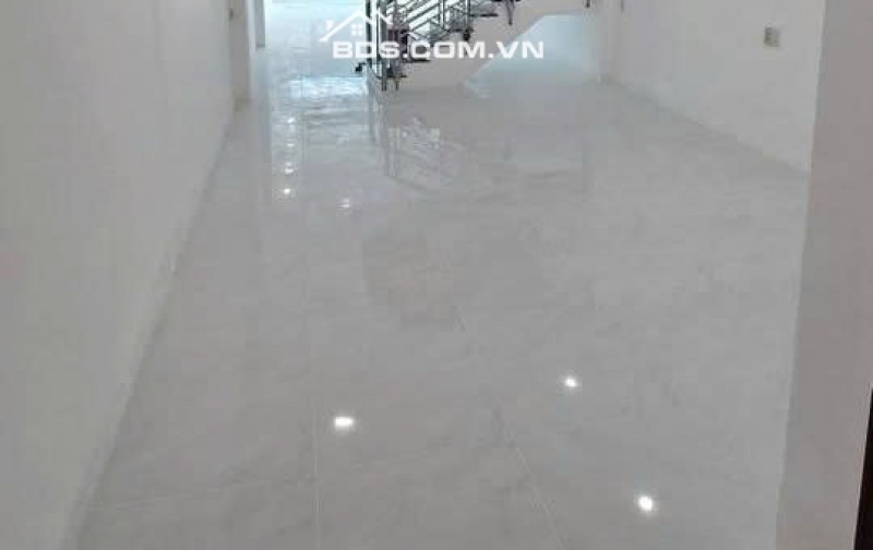 Cho thuê nhà nguyên căn 3 lầu, mặt tiền đường nhựa 10m tiện kinh doanh