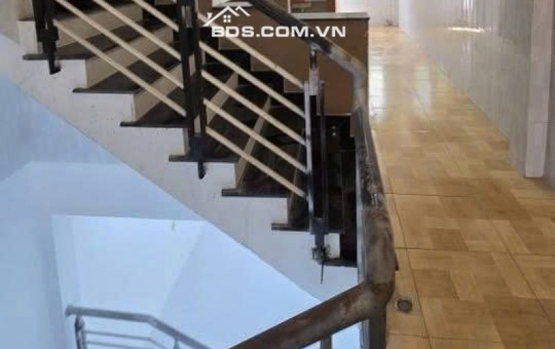 Cho thuê nhà nguyên căn 3 lầu, mặt tiền đường nhựa 10m tiện kinh doanh