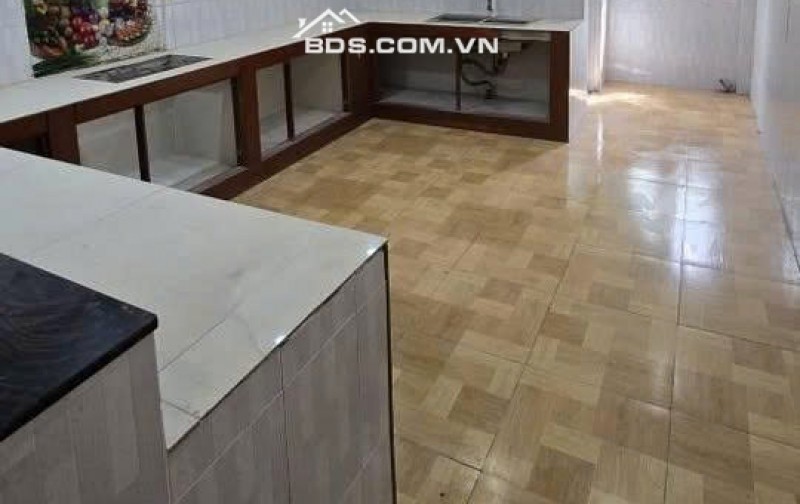 Cho thuê nhà nguyên căn 3 lầu, mặt tiền đường nhựa 10m tiện kinh doanh