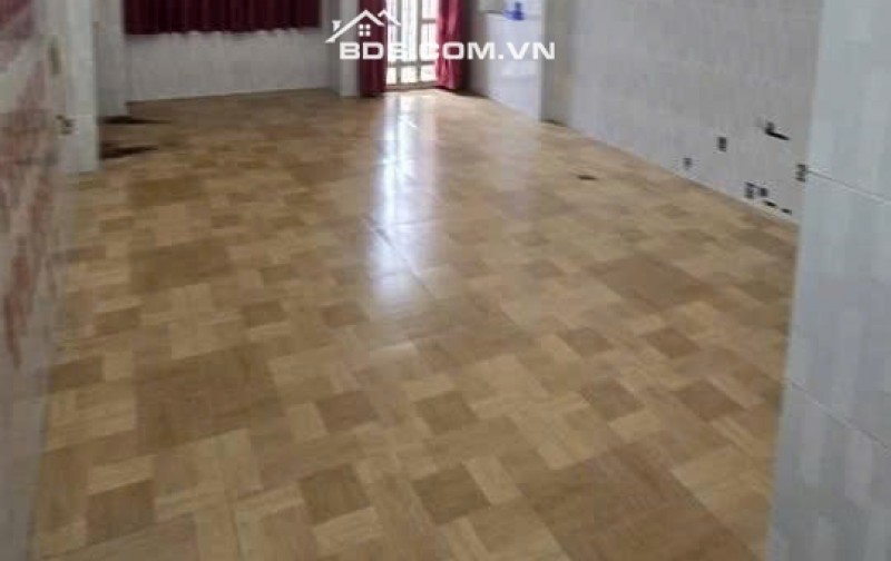 Cho thuê nhà nguyên căn 3 lầu, mặt tiền đường nhựa 10m tiện kinh doanh