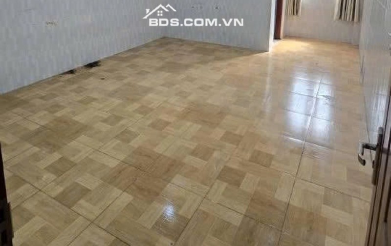 Cho thuê nhà nguyên căn 3 lầu, mặt tiền đường nhựa 10m tiện kinh doanh
