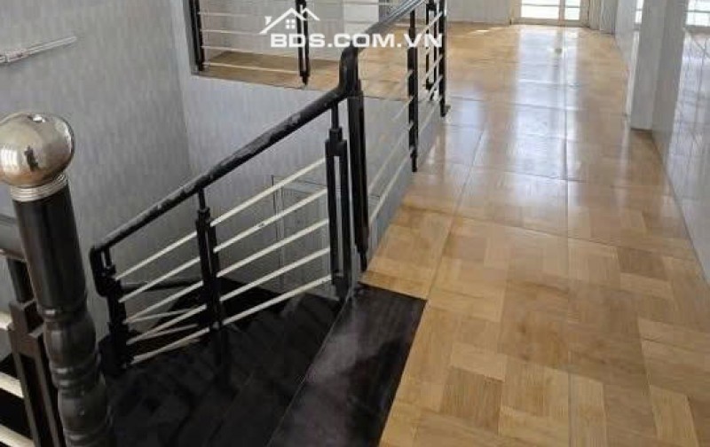 Cho thuê nhà nguyên căn 3 lầu, mặt tiền đường nhựa 10m tiện kinh doanh