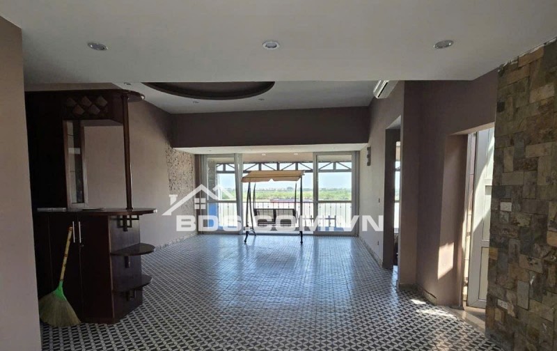 Chính chủ rất cần bán biệt thự mặt phố ven sông, 180m2, giá 39 triệu phú Thượng, Tây Hồ