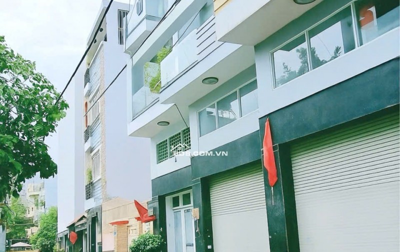BÁN NHÀ Q10- HẺM 6M THÔNG CMT8- NGANG HƠN 5M- CĂN GÓC 3 TẦNG 3 PHÒNG NGỦ NỘI THẤT SỊN: 11 TỶ NHỈNH