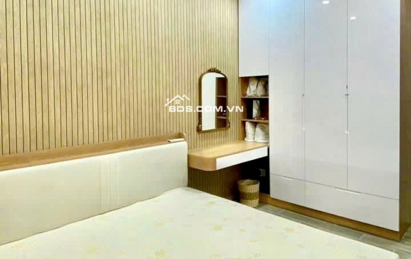 BÁN NHÀ Q10- HẺM 6M THÔNG CMT8- NGANG HƠN 5M- CĂN GÓC 3 TẦNG 3 PHÒNG NGỦ NỘI THẤT SỊN: 11 TỶ NHỈNH