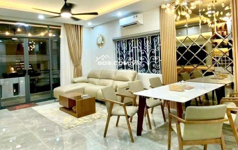 BÁN NHÀ Q10- HẺM 6M THÔNG CMT8- NGANG HƠN 5M- CĂN GÓC 3 TẦNG 3 PHÒNG NGỦ NỘI THẤT SỊN: 11 TỶ NHỈNH