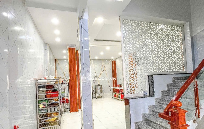 bán gấp nhà 5 tầng mặt tiền hà huy giáp- phù hợp kinh doanh mọi ngành nghề